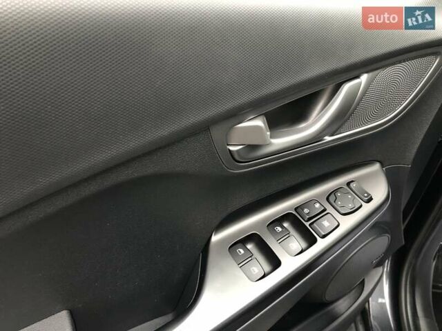Сірий Хендай Kona, об'ємом двигуна 0 л та пробігом 70 тис. км за 18100 $, фото 18 на Automoto.ua