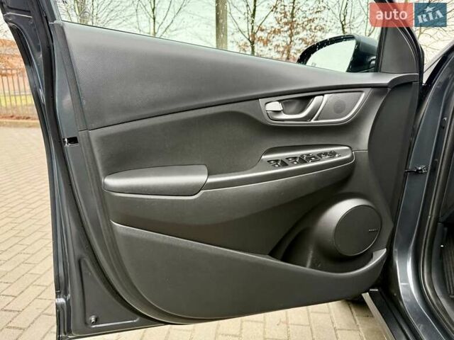 Серый Хендай Kona, объемом двигателя 0 л и пробегом 74 тыс. км за 15250 $, фото 38 на Automoto.ua