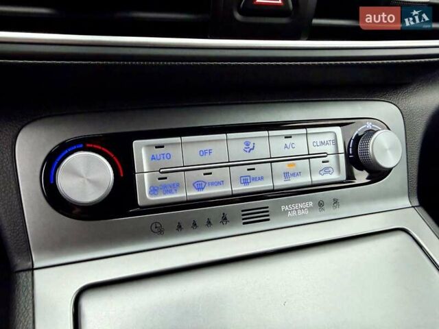 Серый Хендай Kona, объемом двигателя 0 л и пробегом 74 тыс. км за 15250 $, фото 60 на Automoto.ua