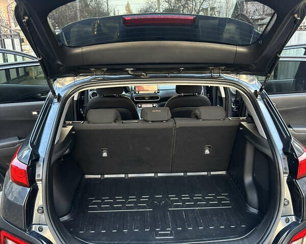 Серый Хендай Kona, объемом двигателя 0 л и пробегом 23 тыс. км за 16900 $, фото 18 на Automoto.ua