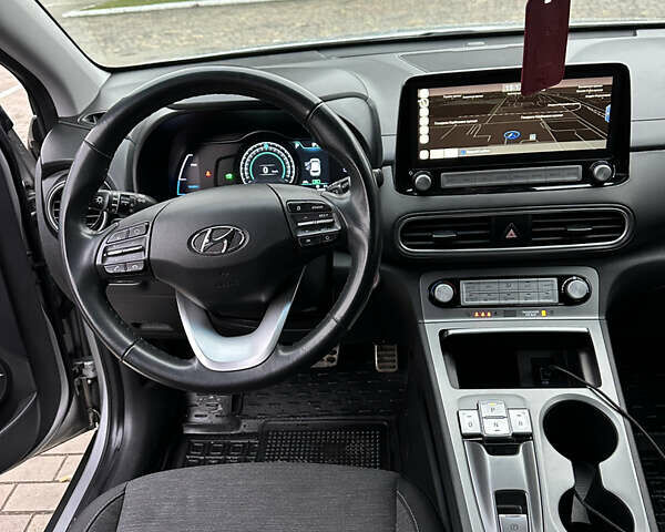 Серый Хендай Kona, объемом двигателя 0 л и пробегом 38 тыс. км за 18999 $, фото 9 на Automoto.ua