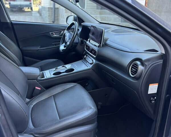 Сірий Хендай Kona, об'ємом двигуна 0 л та пробігом 62 тис. км за 18200 $, фото 19 на Automoto.ua