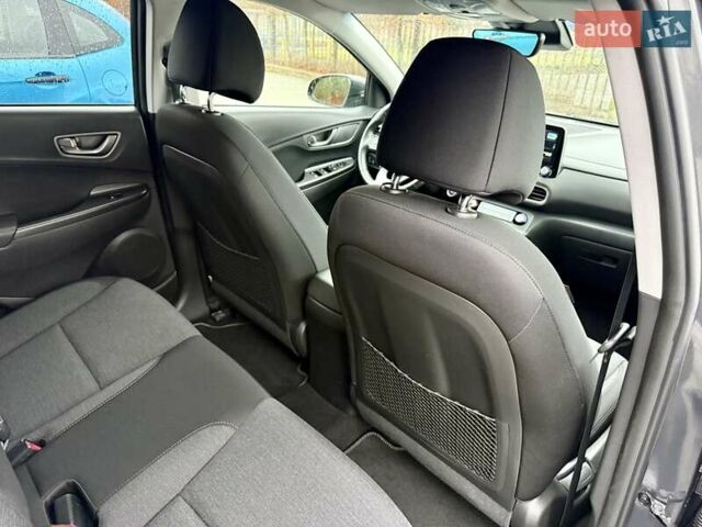 Серый Хендай Kona, объемом двигателя 0 л и пробегом 74 тыс. км за 15250 $, фото 84 на Automoto.ua