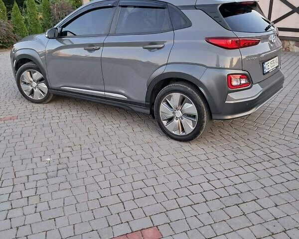 Сірий Хендай Kona, об'ємом двигуна 0 л та пробігом 63 тис. км за 17950 $, фото 4 на Automoto.ua