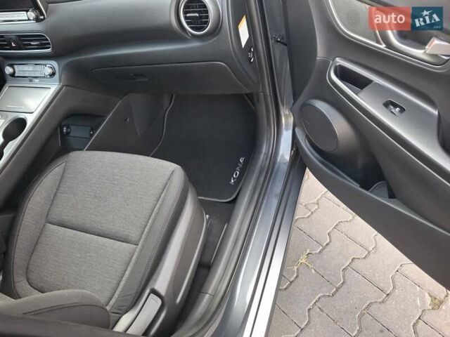 Серый Хендай Kona, объемом двигателя 0 л и пробегом 46 тыс. км за 16500 $, фото 23 на Automoto.ua