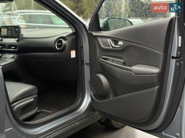 Сірий Хендай Kona, об'ємом двигуна 0 л та пробігом 61 тис. км за 17700 $, фото 60 на Automoto.ua