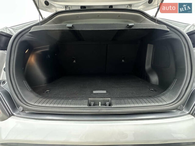 Серый Хендай Kona, объемом двигателя 0 л и пробегом 62 тыс. км за 18900 $, фото 49 на Automoto.ua