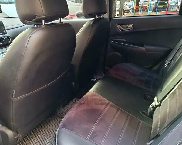 Сірий Хендай Kona, об'ємом двигуна 0 л та пробігом 90 тис. км за 17000 $, фото 4 на Automoto.ua
