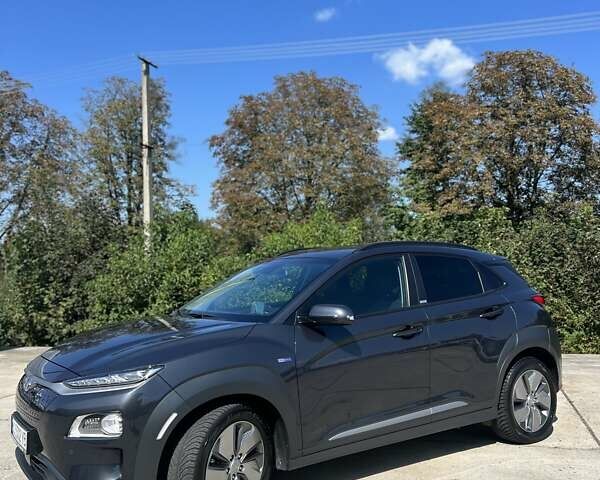Серый Хендай Kona, объемом двигателя 0 л и пробегом 30 тыс. км за 21100 $, фото 3 на Automoto.ua