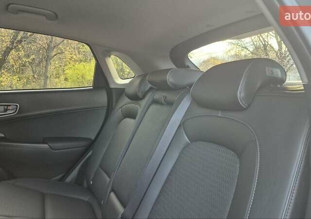 Сірий Хендай Kona, об'ємом двигуна 0 л та пробігом 42 тис. км за 22200 $, фото 18 на Automoto.ua