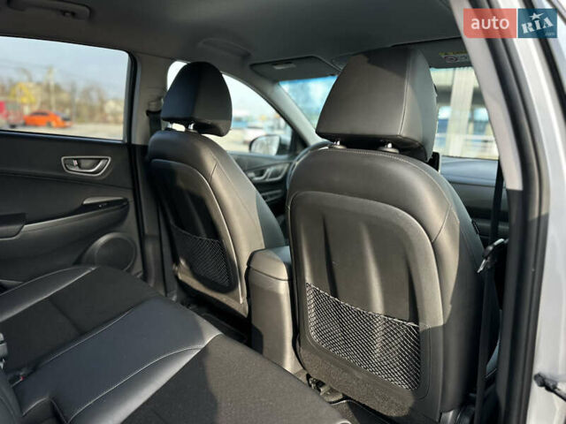 Серый Хендай Kona, объемом двигателя 0 л и пробегом 86 тыс. км за 16000 $, фото 45 на Automoto.ua
