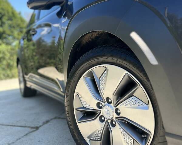 Серый Хендай Kona, объемом двигателя 0 л и пробегом 30 тыс. км за 21100 $, фото 15 на Automoto.ua