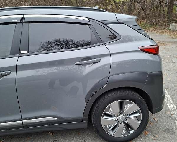 Сірий Хендай Kona, об'ємом двигуна 0 л та пробігом 86 тис. км за 15200 $, фото 7 на Automoto.ua