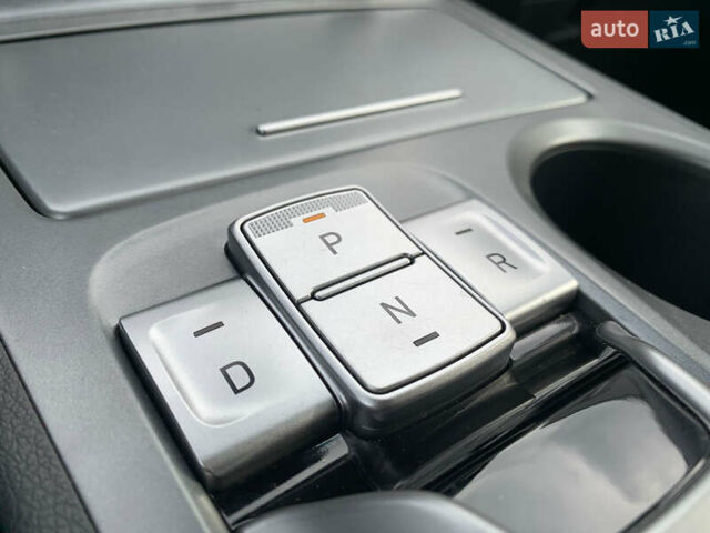 Серый Хендай Kona, объемом двигателя 0 л и пробегом 107 тыс. км за 18900 $, фото 17 на Automoto.ua