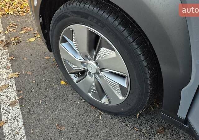 Сірий Хендай Kona, об'ємом двигуна 0 л та пробігом 42 тис. км за 22200 $, фото 11 на Automoto.ua