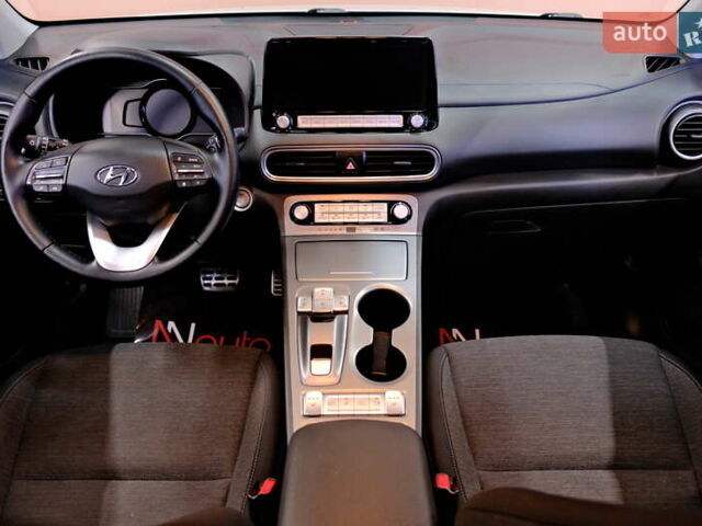 Серый Хендай Kona, объемом двигателя 0 л и пробегом 88 тыс. км за 20300 $, фото 46 на Automoto.ua