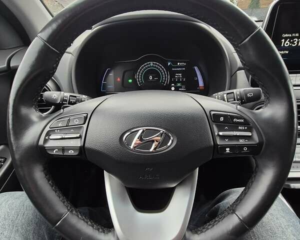 Сірий Хендай Kona, об'ємом двигуна 0 л та пробігом 99 тис. км за 19499 $, фото 43 на Automoto.ua