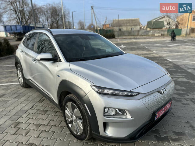 Серый Хендай Kona, объемом двигателя 0 л и пробегом 86 тыс. км за 16000 $, фото 2 на Automoto.ua