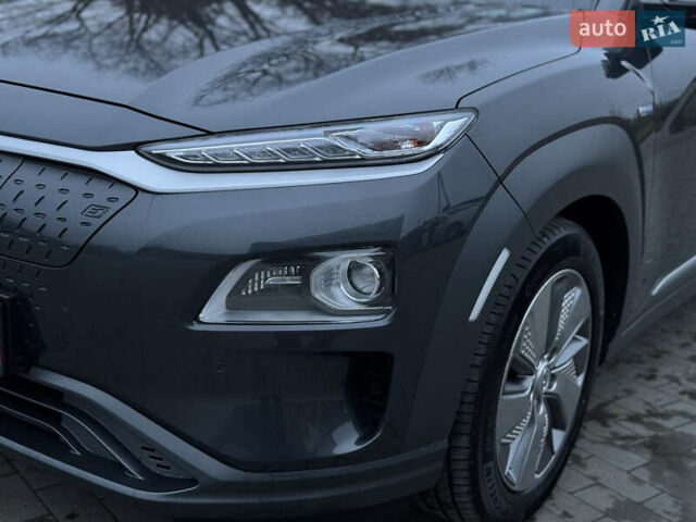 Серый Хендай Kona, объемом двигателя 0 л и пробегом 98 тыс. км за 18300 $, фото 23 на Automoto.ua