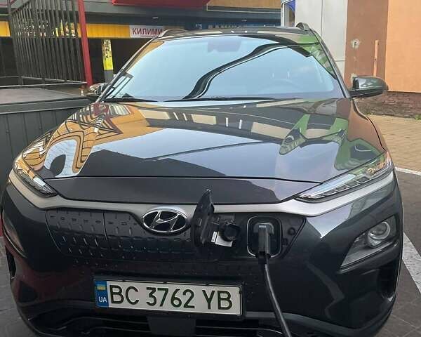 Сірий Хендай Kona, об'ємом двигуна 0 л та пробігом 50 тис. км за 17800 $, фото 3 на Automoto.ua