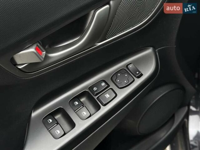 Серый Хендай Kona, объемом двигателя 0 л и пробегом 95 тыс. км за 17200 $, фото 15 на Automoto.ua