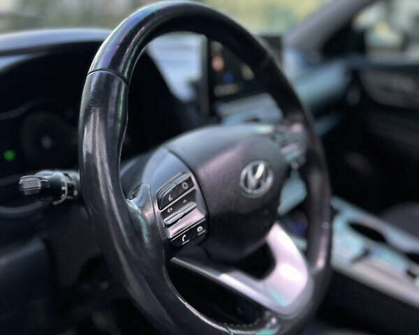 Серый Хендай Kona, объемом двигателя 0 л и пробегом 137 тыс. км за 17500 $, фото 55 на Automoto.ua