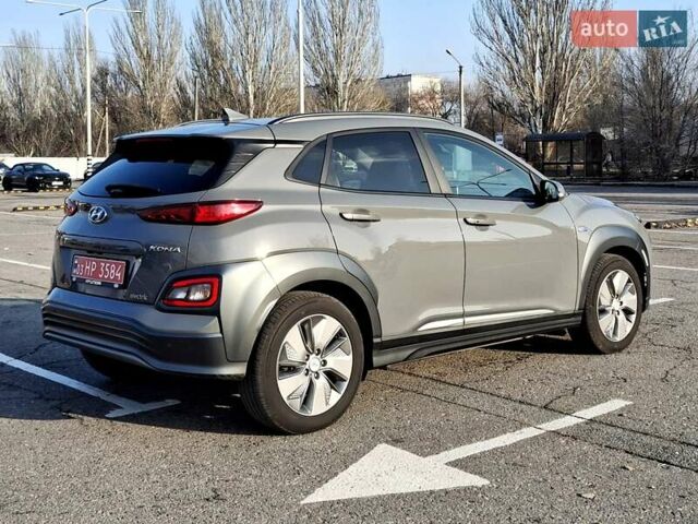 Серый Хендай Kona, объемом двигателя 0 л и пробегом 116 тыс. км за 18600 $, фото 7 на Automoto.ua