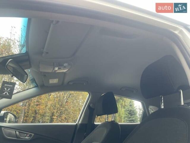 Серый Хендай Kona, объемом двигателя 0 л и пробегом 114 тыс. км за 17100 $, фото 28 на Automoto.ua