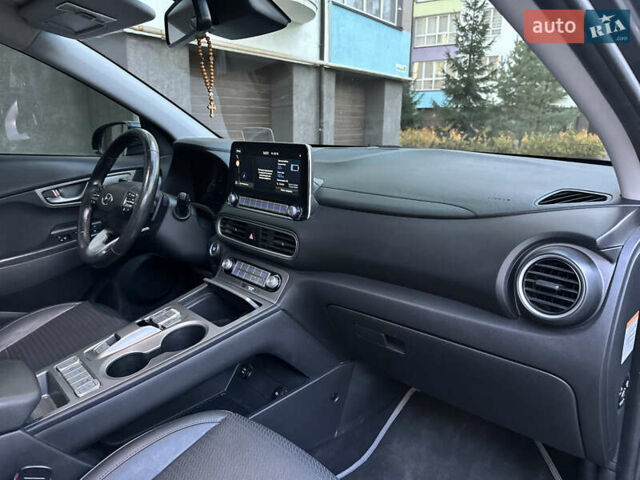 Серый Хендай Kona, объемом двигателя 0 л и пробегом 137 тыс. км за 17500 $, фото 82 на Automoto.ua