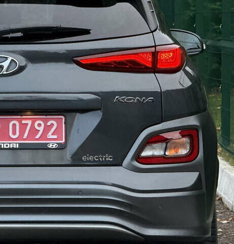 Сірий Хендай Kona, об'ємом двигуна 0 л та пробігом 81 тис. км за 17200 $, фото 8 на Automoto.ua