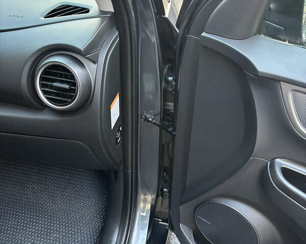 Серый Хендай Kona, объемом двигателя 0 л и пробегом 23 тыс. км за 16900 $, фото 23 на Automoto.ua