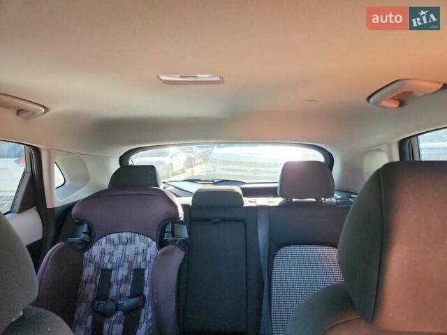 Серый Хендай Kona, объемом двигателя 2 л и пробегом 86 тыс. км за 2500 $, фото 9 на Automoto.ua