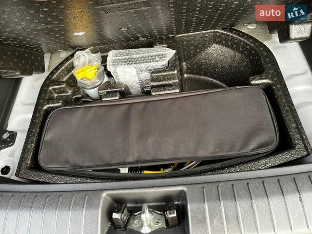Серый Хендай Kona, объемом двигателя 0 л и пробегом 136 тыс. км за 16700 $, фото 50 на Automoto.ua