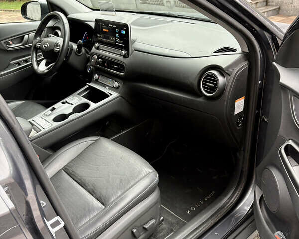 Серый Хендай Kona, объемом двигателя 0 л и пробегом 130 тыс. км за 18500 $, фото 2 на Automoto.ua