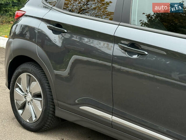 Сірий Хендай Kona, об'ємом двигуна 0 л та пробігом 81 тис. км за 17200 $, фото 43 на Automoto.ua