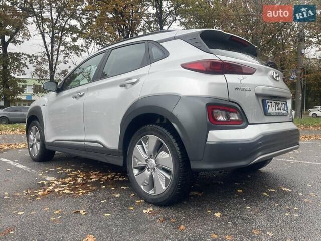 Серый Хендай Kona, объемом двигателя 0 л и пробегом 114 тыс. км за 17100 $, фото 12 на Automoto.ua