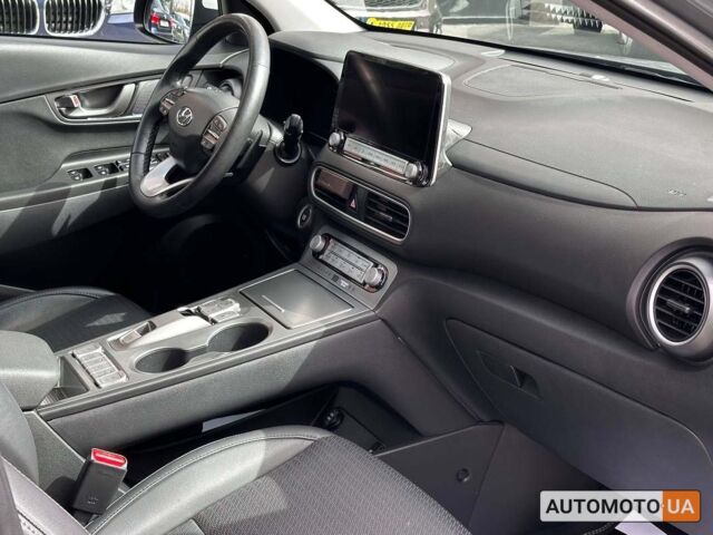 Серый Хендай Kona, объемом двигателя 64 л и пробегом 65 тыс. км за 22500 $, фото 10 на Automoto.ua