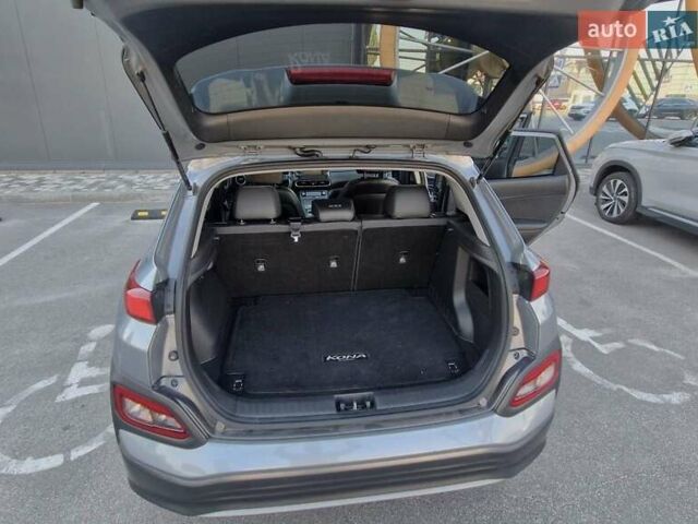 Серый Хендай Kona, объемом двигателя 0 л и пробегом 79 тыс. км за 18900 $, фото 30 на Automoto.ua