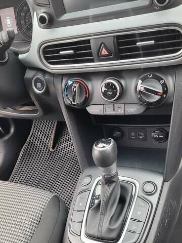 Сірий Хендай Kona, об'ємом двигуна 2 л та пробігом 59 тис. км за 15100 $, фото 16 на Automoto.ua
