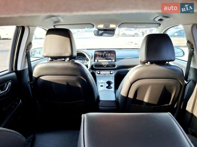 Серый Хендай Kona, объемом двигателя 0 л и пробегом 116 тыс. км за 18600 $, фото 28 на Automoto.ua