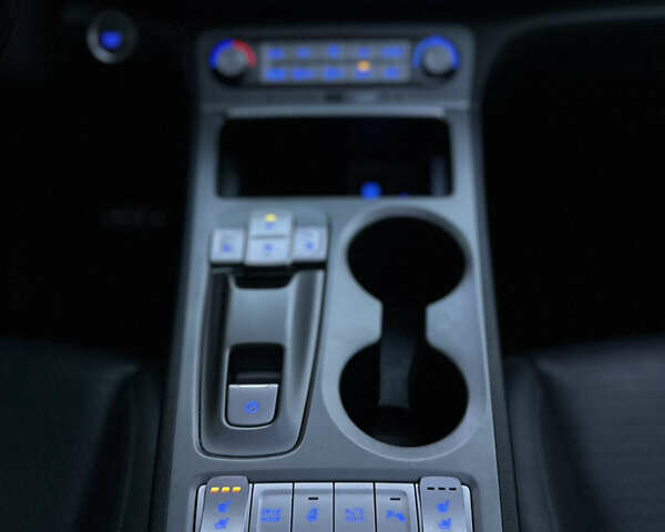 Серый Хендай Kona, объемом двигателя 0 л и пробегом 137 тыс. км за 17500 $, фото 90 на Automoto.ua