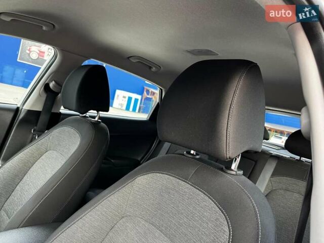 Серый Хендай Kona, объемом двигателя 0 л и пробегом 136 тыс. км за 16700 $, фото 36 на Automoto.ua