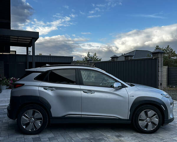 Серый Хендай Kona, объемом двигателя 0 л и пробегом 38 тыс. км за 19500 $, фото 34 на Automoto.ua
