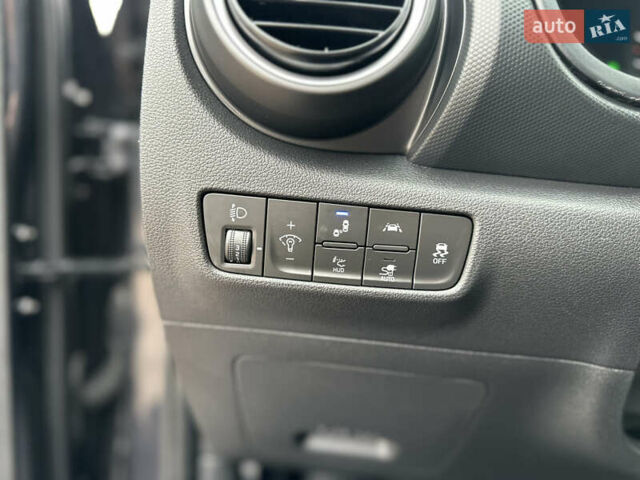 Сірий Хендай Kona, об'ємом двигуна 0 л та пробігом 61 тис. км за 18800 $, фото 20 на Automoto.ua