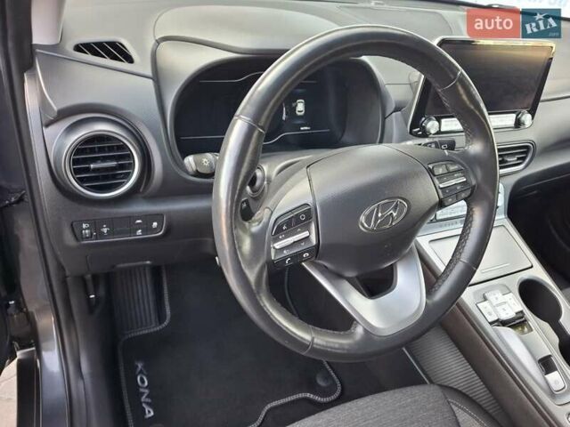Серый Хендай Kona, объемом двигателя 0 л и пробегом 46 тыс. км за 16500 $, фото 16 на Automoto.ua