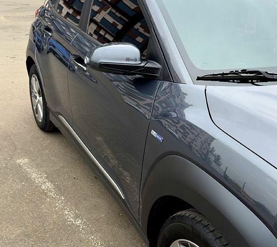 Серый Хендай Kona, объемом двигателя 0 л и пробегом 123 тыс. км за 19000 $, фото 4 на Automoto.ua