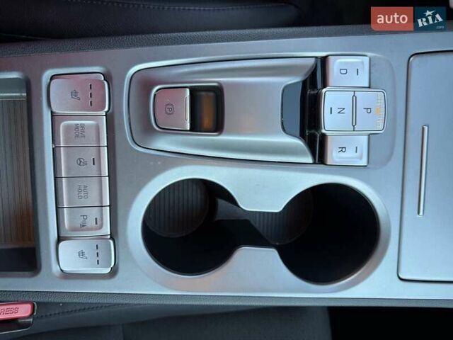 Серый Хендай Kona, объемом двигателя 0 л и пробегом 111 тыс. км за 17000 $, фото 8 на Automoto.ua