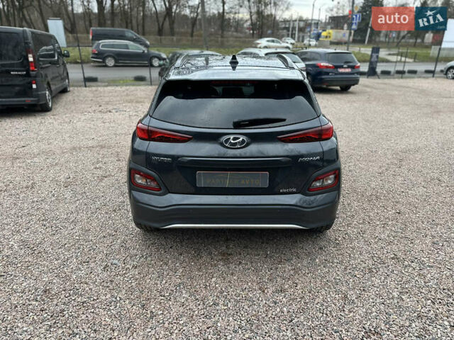Сірий Хендай Kona, об'ємом двигуна 0 л та пробігом 61 тис. км за 18800 $, фото 9 на Automoto.ua