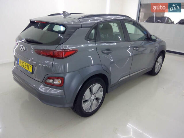Серый Хендай Kona, объемом двигателя 0 л и пробегом 102 тыс. км за 16300 $, фото 2 на Automoto.ua