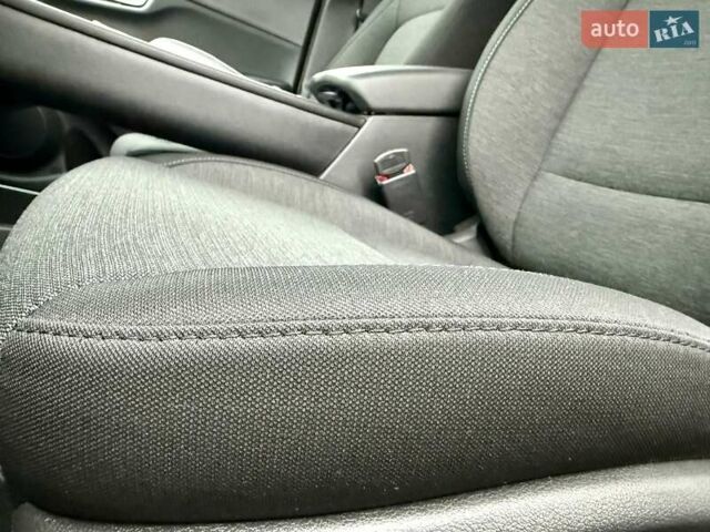 Серый Хендай Kona, объемом двигателя 0 л и пробегом 74 тыс. км за 15250 $, фото 44 на Automoto.ua